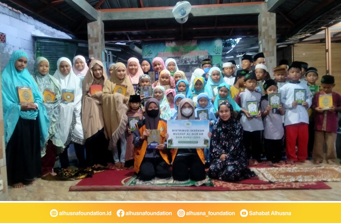Distribusi Wakaf Al Qur’an dan Buku IQRO Untuk TPA AL-HIDAYAH