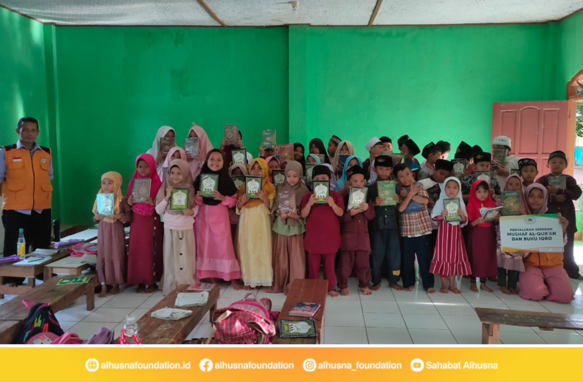 Penyaluran Al Quran dan Iqro Ke TPQ Al Barkah Cikarang