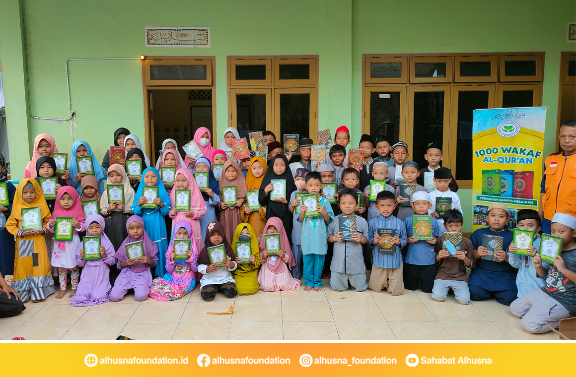 Penyaluran Al Quran dan Iqro di TPQ AR-ROHMAN BEKASI