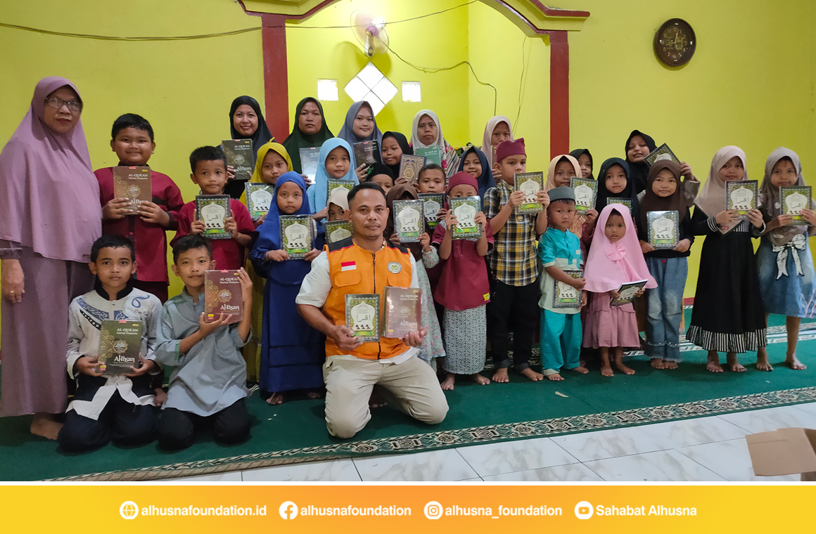 Penyaluran Al Quran dan Iqro Ke TPQ AT Taqwa Bekasi