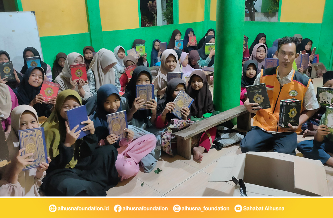 Penyaluran Al Qur’an dan Iqro Ke TPQ Nurul Ulum Cikarang