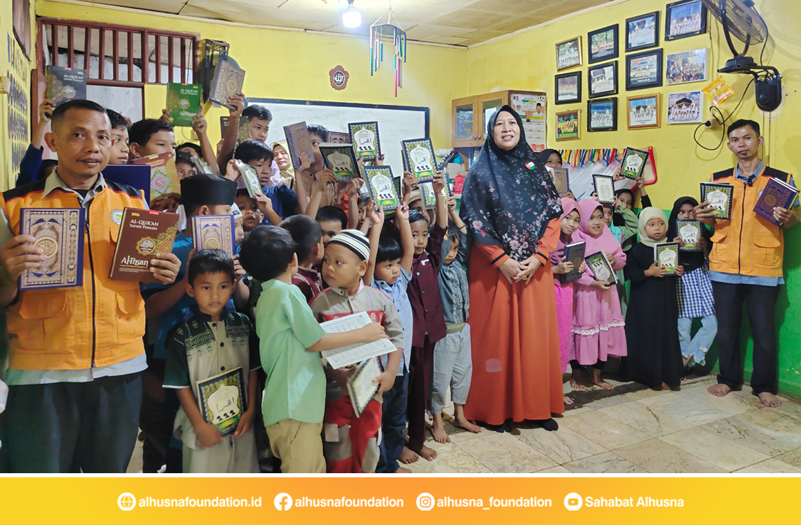 Penyaluran Al Quran dan Iqro di TPA ANIDA