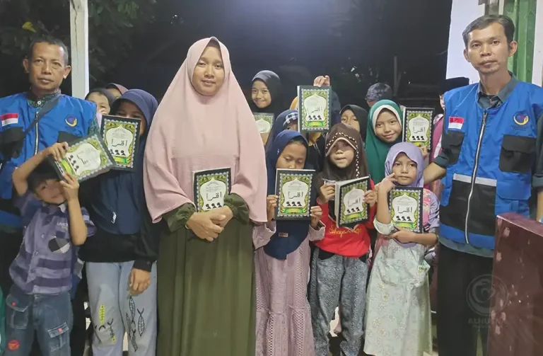 PENYALURAN AL QURAN DAN IQRO KE TPA AN NUR DI BANTARGEBANG