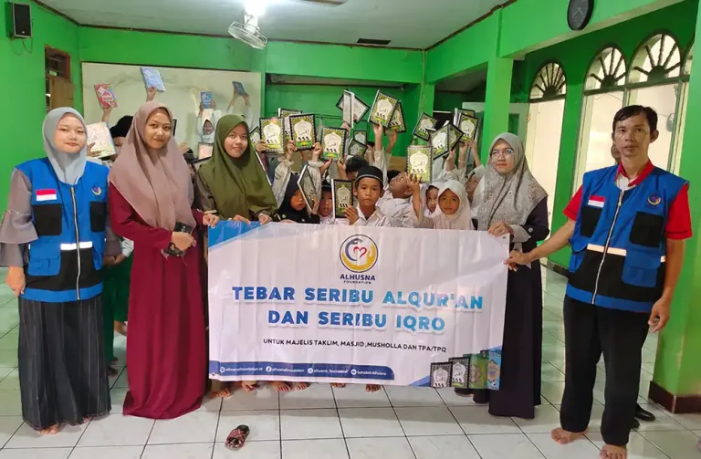 Penyaluran AL Qur’an & Iqro ke TPQ Azzilfa